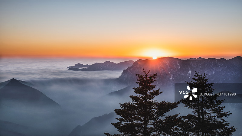 神农顶云海日落－2022元旦图片素材