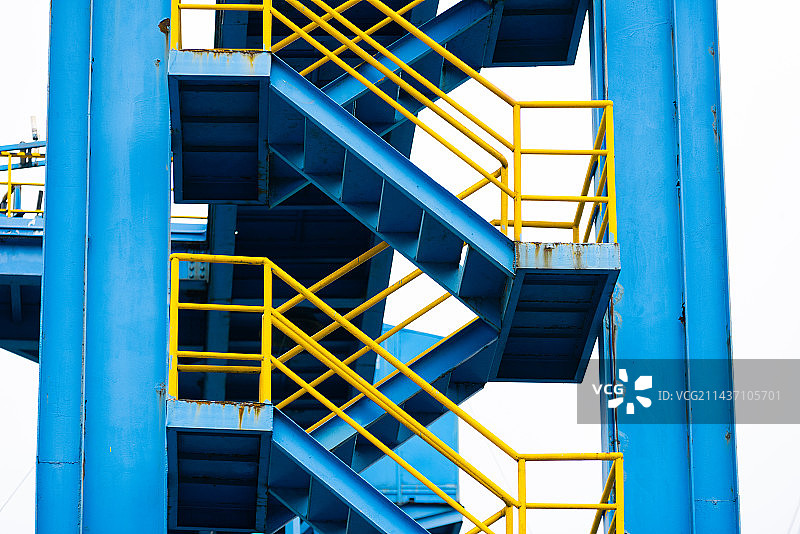 蓝色的钢铁结构图片素材