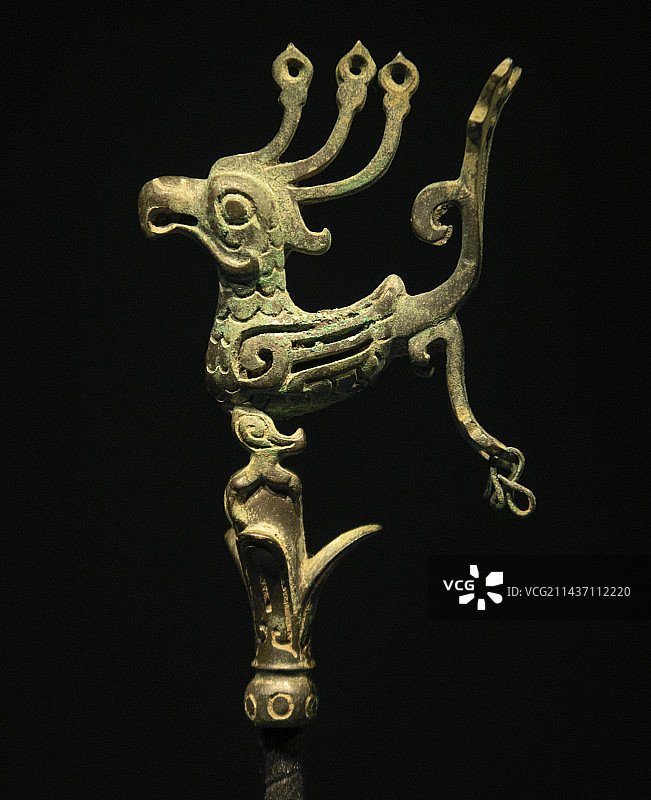 三星堆青铜一号神树，青铜神树特写及残件图片素材