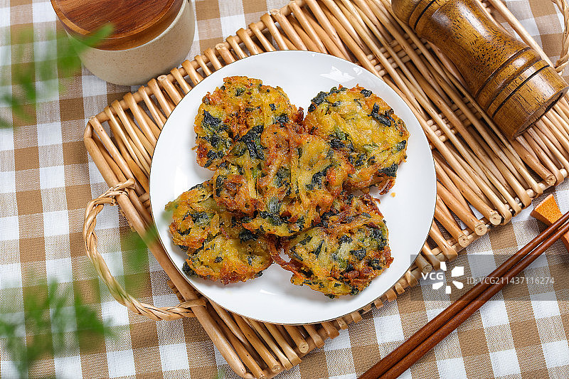 香酥美味油煎饼野菜虾饼图片素材