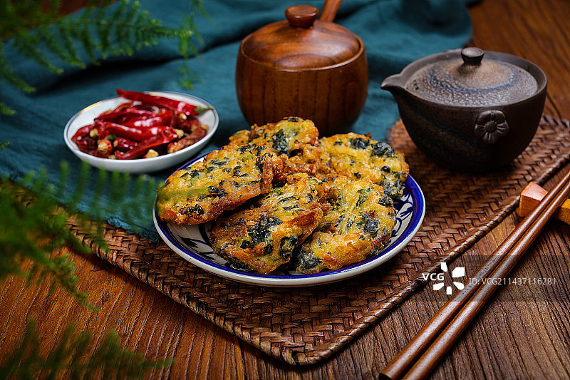 香酥美味油煎饼野菜虾饼图片素材