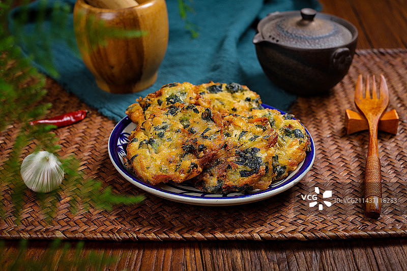 香酥美味油煎饼野菜虾饼图片素材