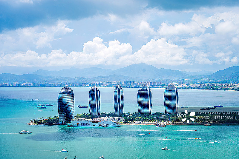 航拍海南三亚三亚湾度假区凤凰岛图片素材