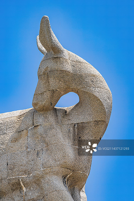 海南省三亚市三亚湾鹿回头风景区鹿回头雕像图片素材