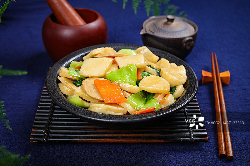 营养美味农家菜火腿肠蔬菜炒饵块图片素材