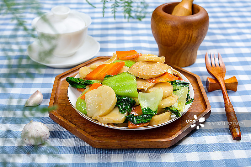 营养美味特色快餐小炒火腿肠蔬菜炒年糕图片素材