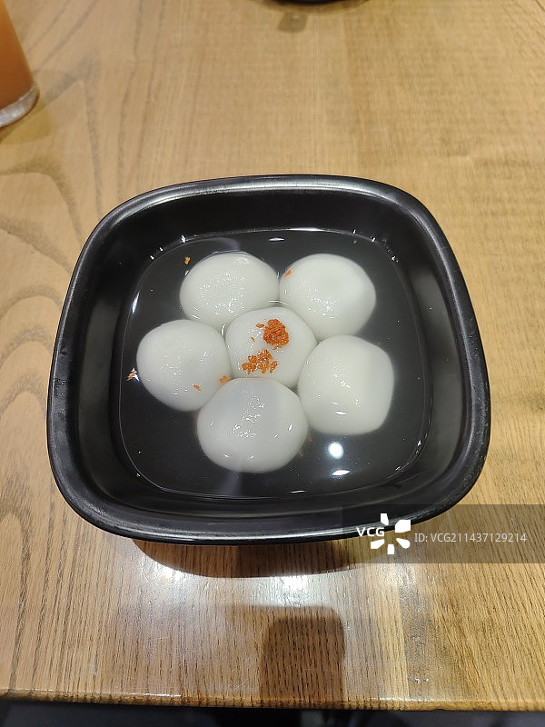 宁波桂花猪油芝麻汤圆美食特写镜头图片素材
