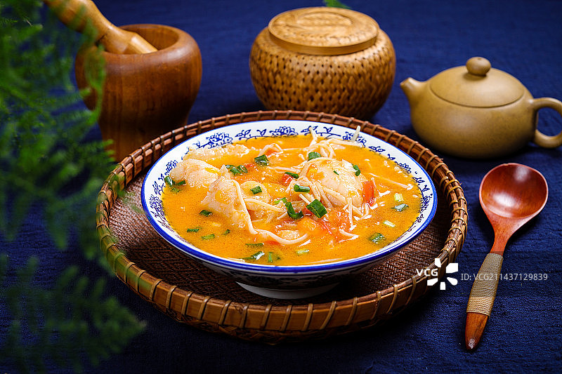 家常汤菜美食番茄龙利鱼汤图片素材
