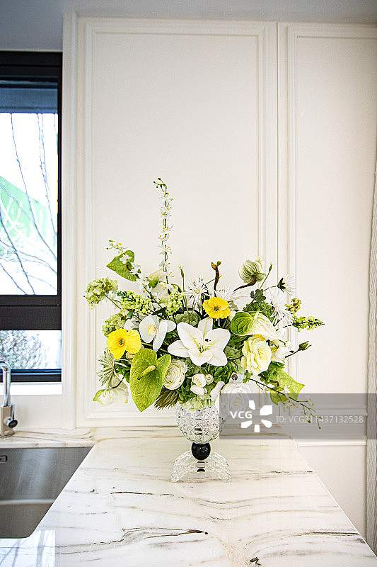 样板间桌子上的花瓶图片素材