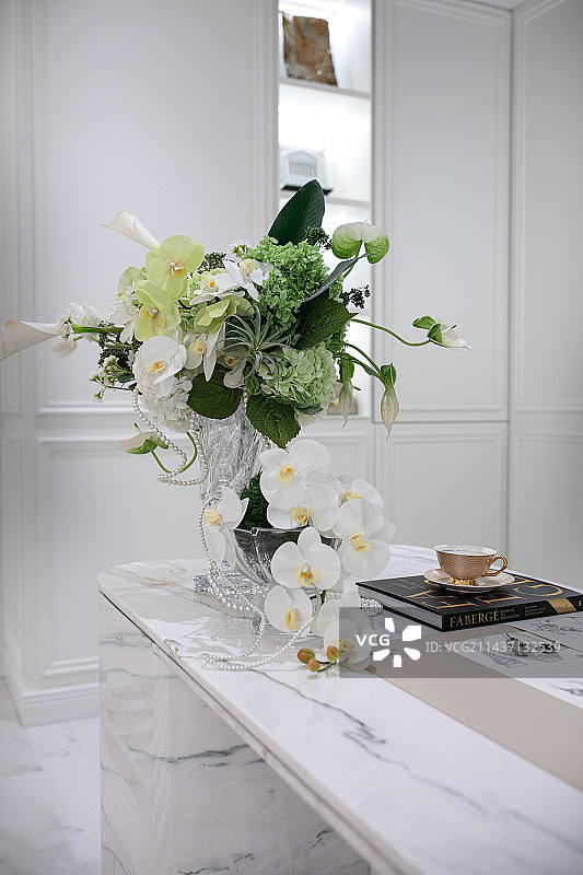 样板间桌子上的花瓶图片素材