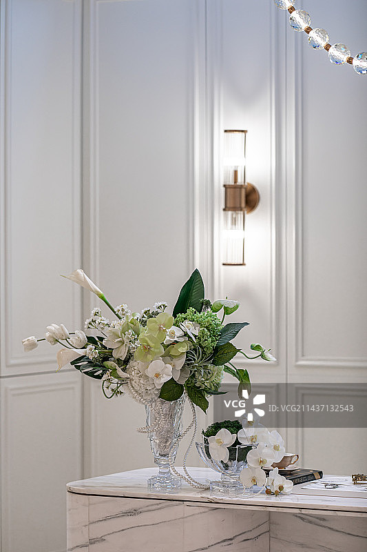 样板间桌子上的花瓶图片素材