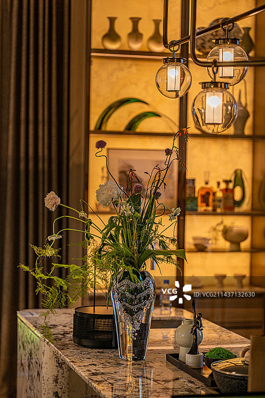 桌子上的花瓶图片素材