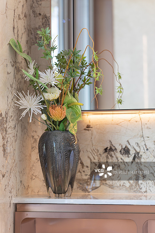 桌子上的花瓶图片素材