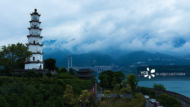 矗立长江边的奉节耀奎塔图片素材