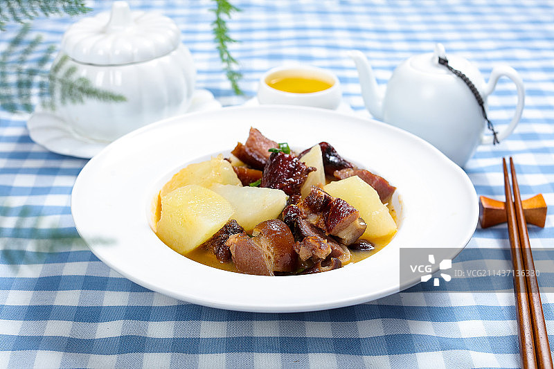 美味农家特色菜萝卜腊猪蹄汤图片素材