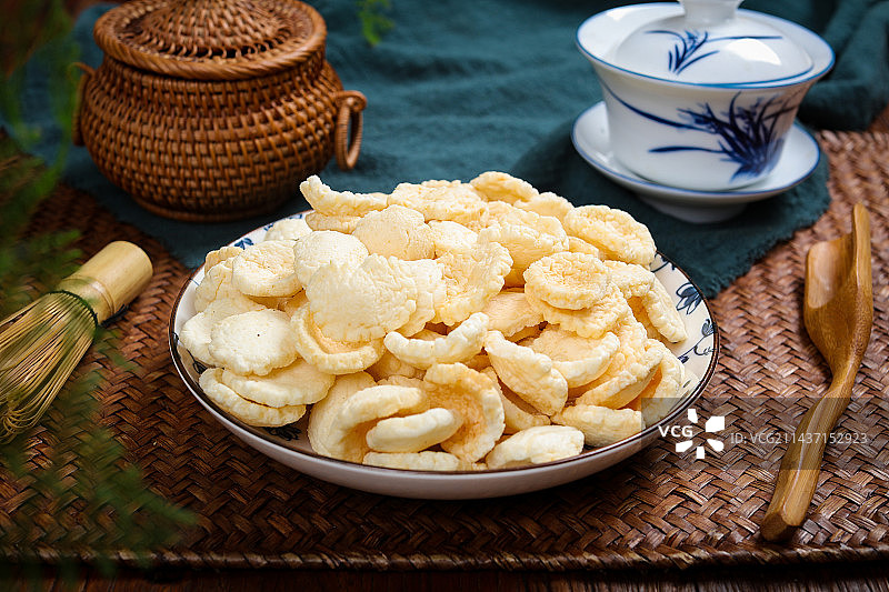 休闲零食小吃烤年糕片图片素材