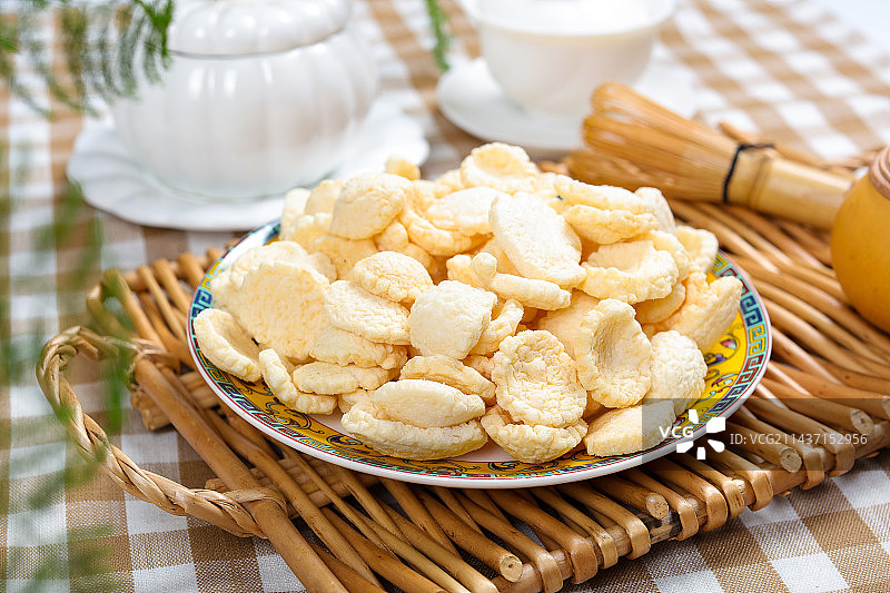 酥脆美味特色小吃米片饼图片素材