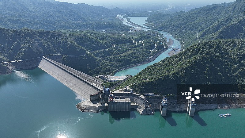 四川省都江堰市紫坪铺水利工程，是岷江一个以灌溉、供水为主，结合发电、防洪、旅游等的大型综合水利工程。图片素材