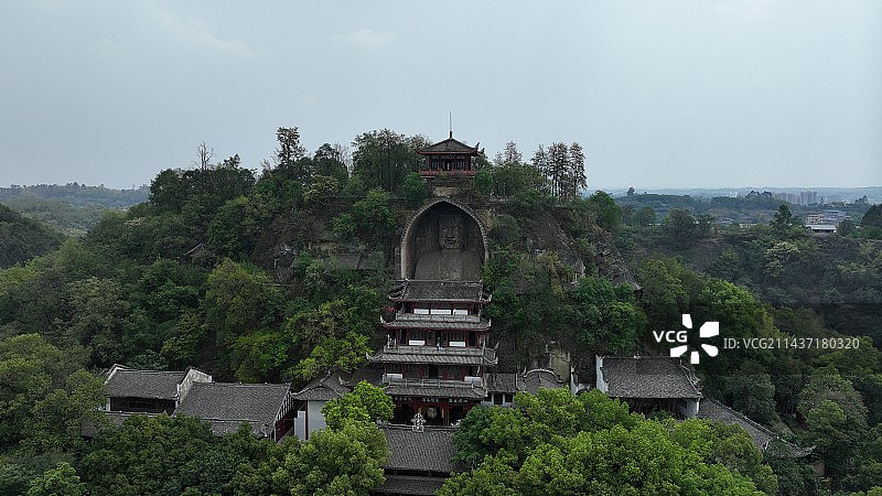 荣县大佛位于四川省荣县，唐代所刻，释迦牟尼摩崖石刻造像，佛身通高36.67米，头长8.76米。图片素材