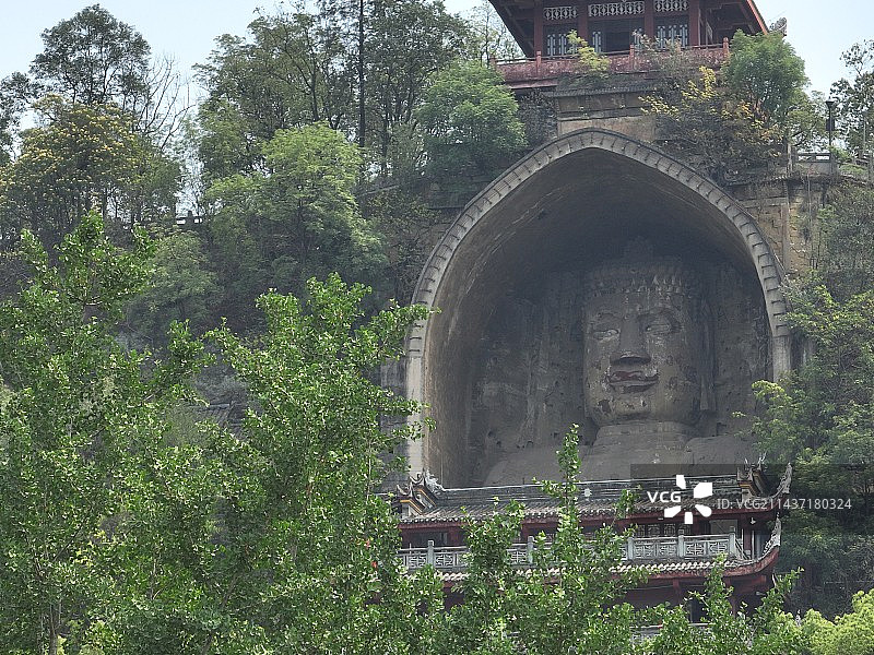 荣县大佛位于四川省荣县，唐代所刻，释迦牟尼摩崖石刻造像，佛身通高36.67米，头长8.76米。图片素材
