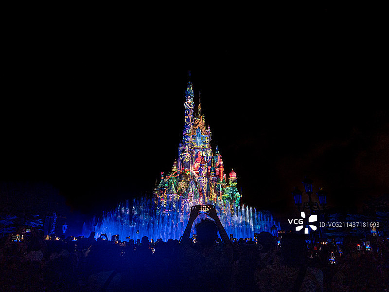 2023年五一假期黄金周香港迪士尼夜晚的烟花秀图片素材