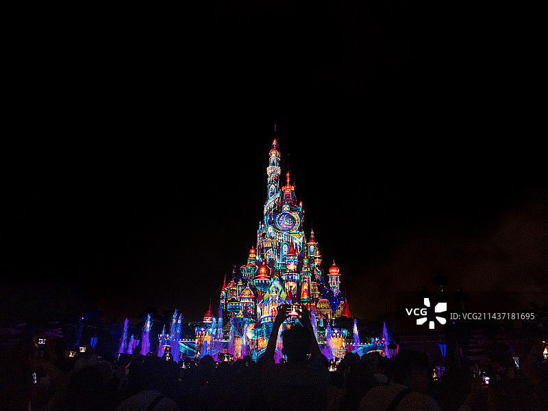 2023年五一假期黄金周香港迪士尼夜晚的烟花秀图片素材