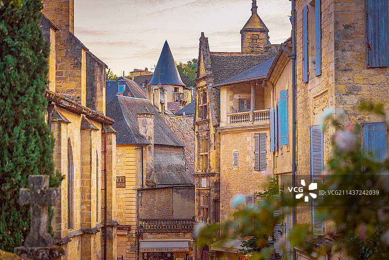 法国多尔多涅河谷佩里格中世纪古城建筑特写图片素材