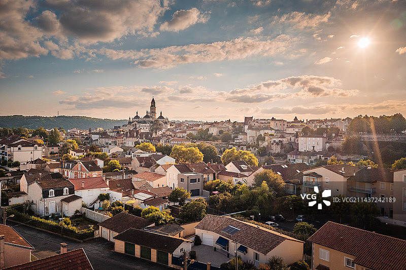 法国多尔多涅省西南部省会城市佩里格日落航拍全景图片素材