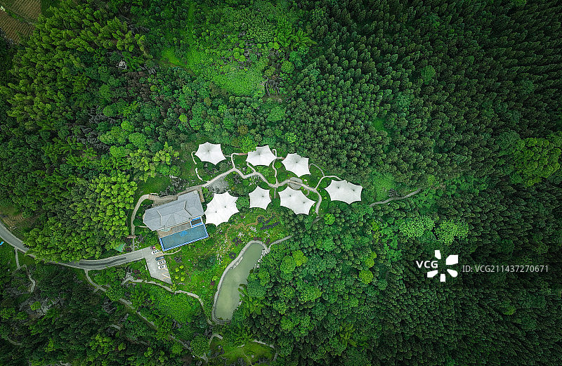 绿色森林中的宜宾兴文县磊兮帐篷酒店——四川宜宾自然风光图片素材