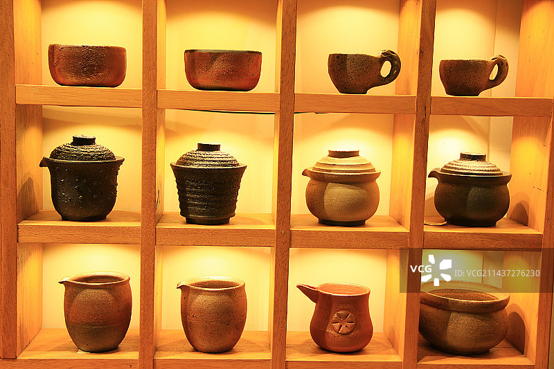 成都杜甫草堂展示的唐代风格茶具文创产品图片素材