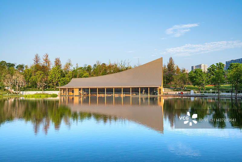 成都天府新区兴隆湖湖畔书店白昼晴天图片素材