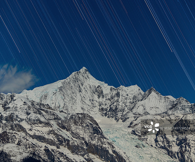 梅里雪山星轨图片素材