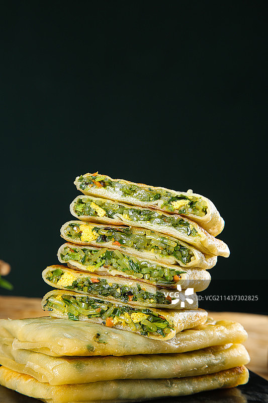 木底上的韭菜盒子图片素材