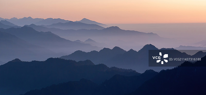 群山水墨画 山峦叠嶂图片素材