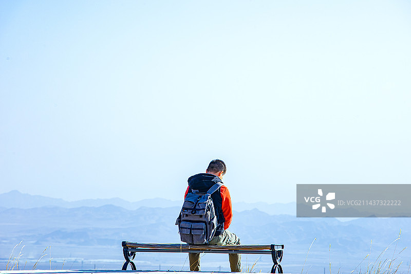 甘肃省白银市永泰古城-蓝天下的山脉与戈壁图片素材