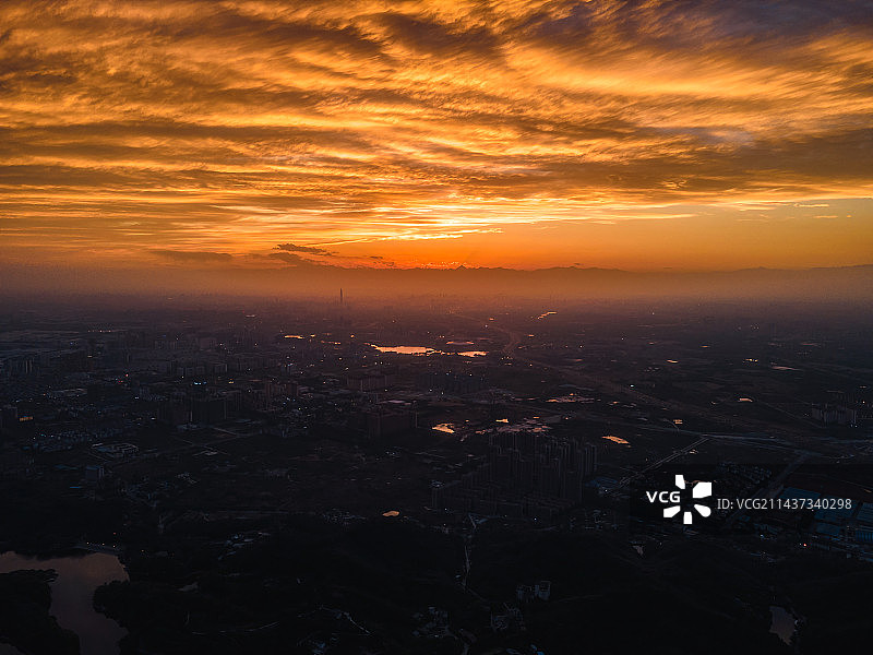 龙泉山城市全景晚霞航拍图片素材