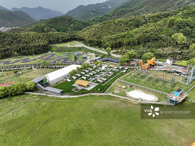 航拍露营基地和游乐场所图片素材