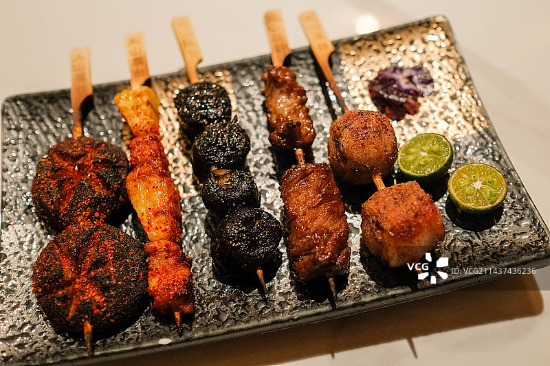 日式烤物拼盘的俯视角镜头图片素材