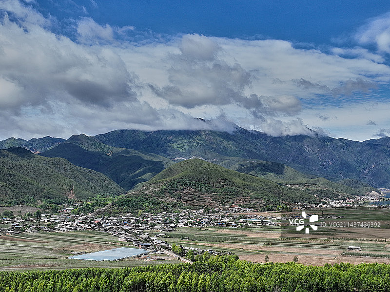 航拍四川省凉山彝族自治州盐源县风光图片素材