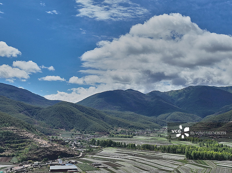 航拍四川省凉山彝族自治州盐源县风光图片素材