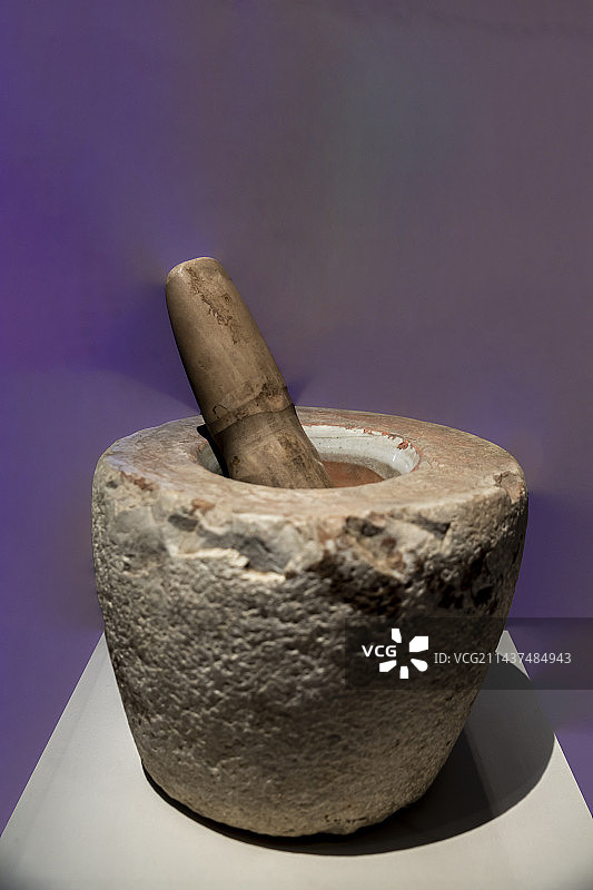 玉石杵臼（商，中国国家博物馆藏。这套杵臼出土于河南安阳殷墟妇好墓）图片素材