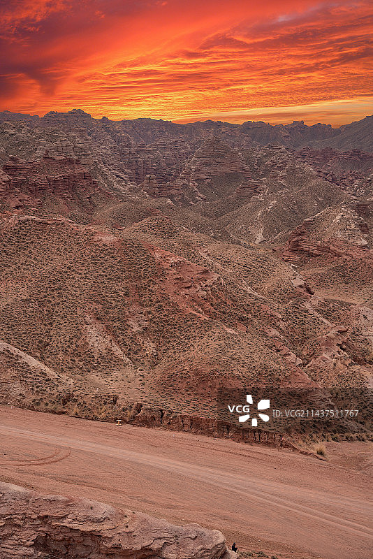 大峡谷平山湖祁连山脉甘肃敦煌张掖丹霞地貌风光汽车广告图片素材