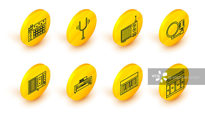 带鼓槌的鼓和音乐合成器图片素材