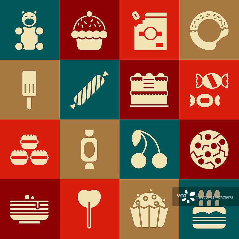 带燃烧蜡烛的蛋糕、饼干图片素材