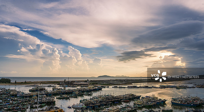 阳江市阳西渔港清晨图片素材