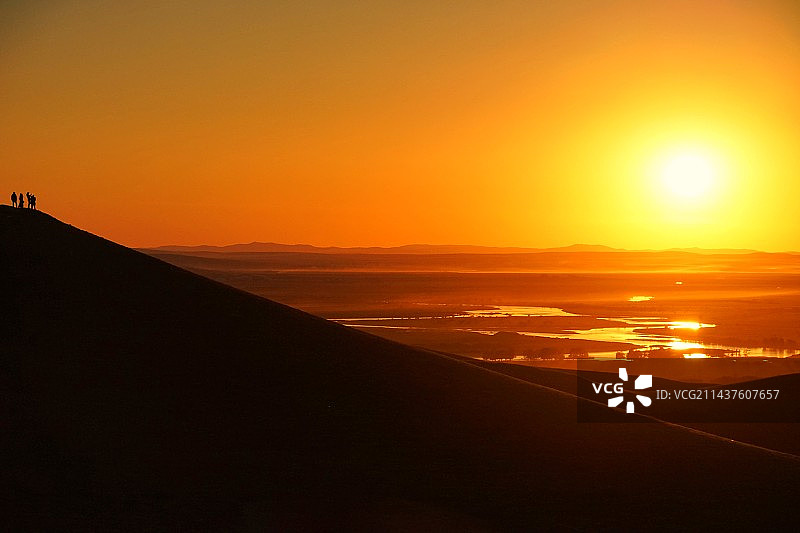 呼伦贝尔黑山头日落的美景图片素材
