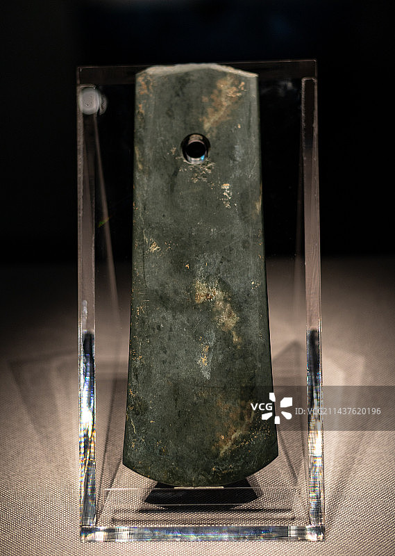 湖北省博物馆文物新石器时代玉钺图片素材