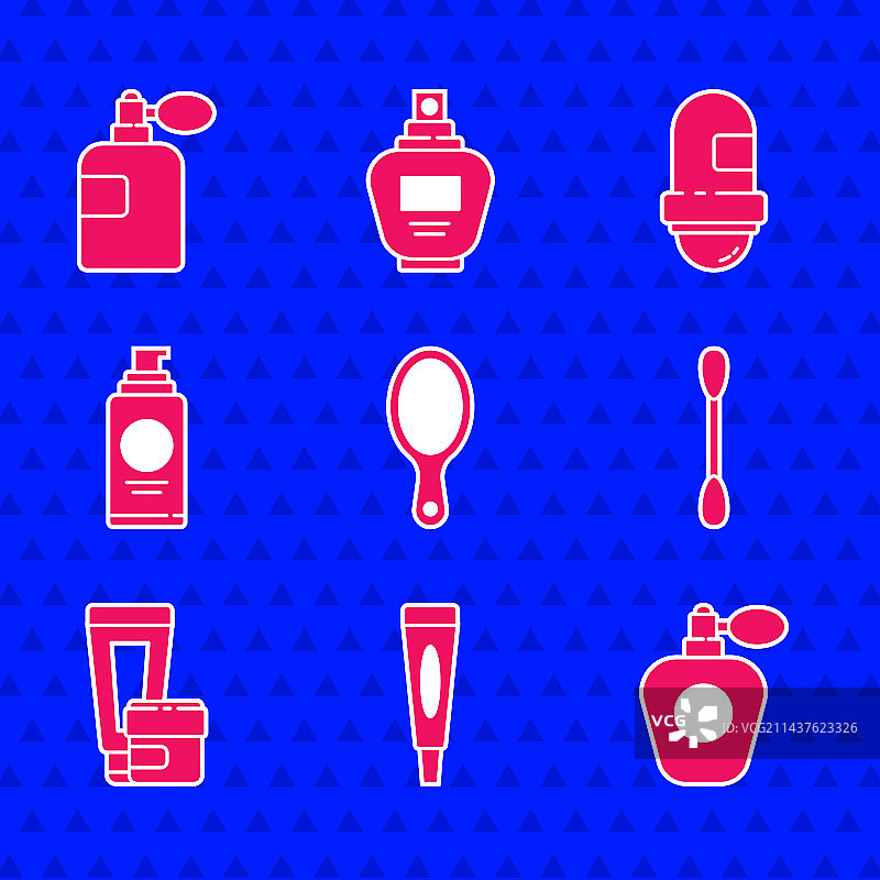 手持镜子、面霜、乳液和化妆品软管图片素材