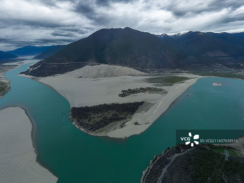 西藏自治区林芝市米林县丹娘乡岗派公路雅鲁藏布大峡谷图片素材