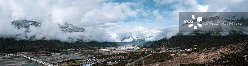 西藏自治区林芝市巴宜区八一镇318国道图片素材
